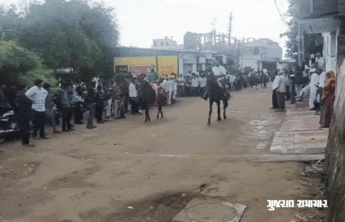 VIDEO: વિરોચનનગરની અનોખી દશેરા: 100 વર્ષથી અશ્વ રેસની પરંપરા અકબંધ, હિન્દુ-મુસ્લિમ એકતાનું ઉત્તમ ઉદાહરણ