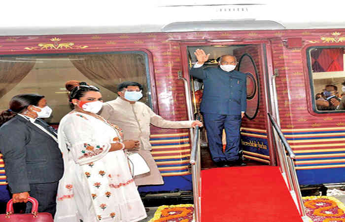 પાટા ઉપર સરકતો આલીશાન શાહી મહેલ