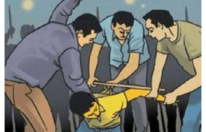 કપડવંજના ધારાસભ્ય રાજેશ ઝાલાના સમર્થકોએ બિસ્માર રોડ પર કોમેન્ટ કરનારા યુવકને ફટકાર્યો