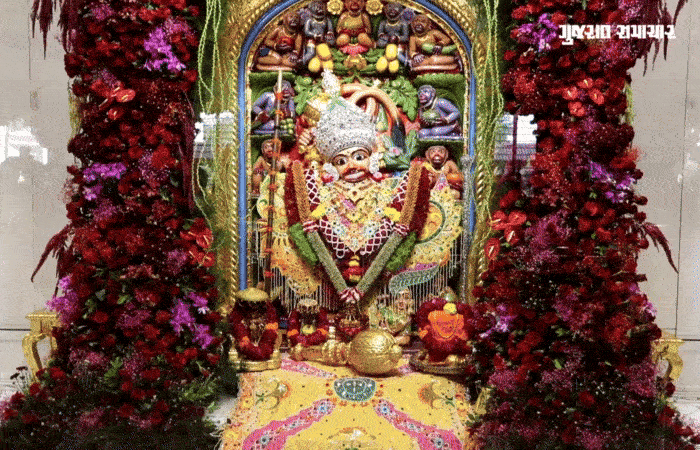 સાળંગપુરમાં દેવ દિવાળીએ દાદાને શણગાર, ડાયમંડ જડિત મયુરાકાર મુગટથી શોભી ઉઠ્યા કષ્ટભંજન દેવ