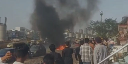 Car catches fire near Bank of Baroda in Juhapura, occupants escape unhurt