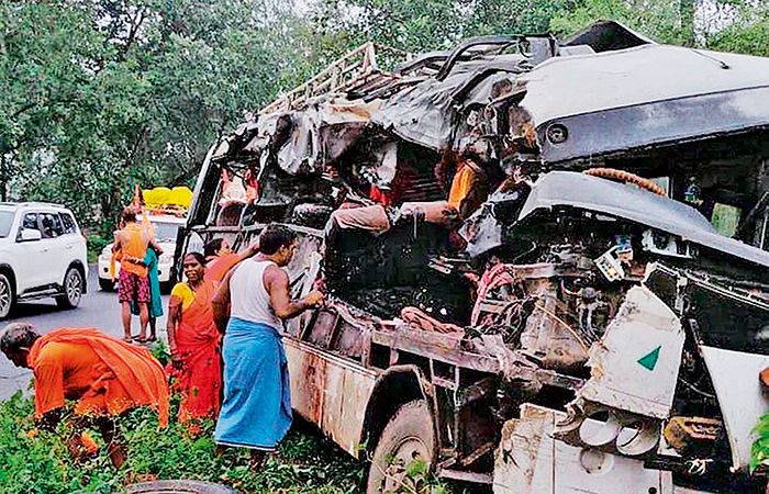 ઝારખંડમાં બસ-ટ્રકની ટક્કરમાં આઠ કાવડિયાનાં મોત, 24થી વધુ ઘાયલ