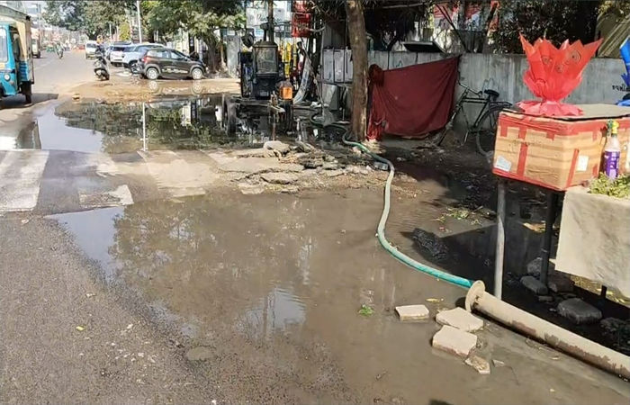 વડોદરાના નિઝામપુરામાં કેબલ કામગીરીથી પાણી-ડ્રેનેજ લાઈનમાં ભંગાણ, નાગરિકોની મુશ્કેલી વધી