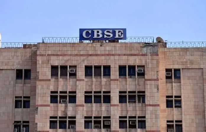 CBSEનો મોટો નિર્ણય: ધોરણ 6થી 'ત્રીજી ભાષા' ફરજિયાત, શાળાઓને 7 દિવસમાં નિયમ લાગુ કરવા આદેશ