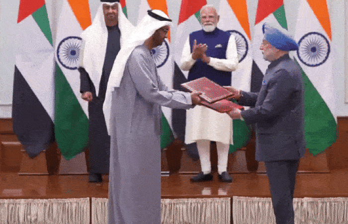 UAEના પ્રમુખ-PM મોદીની બેઠકમાં ગુજરાત અંગે 2 મોટા નિર્ણય, નકશીકામ કરેલો હીંચકો ભેટમાં આપ્યો