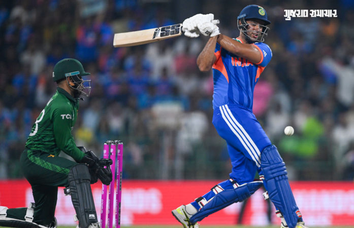 IND vs PAK: છેલ્લી ઓવરમાં રન આઉટ થતા શિવમ દુબે રિંકુ સિંહ પર ગુસ્સે થયો, મેદાનમાં જ બંને વચ્ચે જામી!