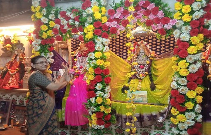 સુરતમાં આ માતાજીના મંદિરની આરાધના કરતી મહિલા પૂજારીઓ, નવરાત્રી જ નહીં પરંતુ આખું વર્ષ કરે છે શણગાર અને પૂજા