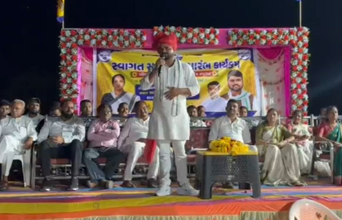 નર્મદામાં ભાજપ-કોંગ્રેસને મોટો ઝટકો: AAP ધારાસભ્ય ચૈતર વસાવાની હાજરીમાં અનેક મોટા નેતાઓનો પક્ષપલટો