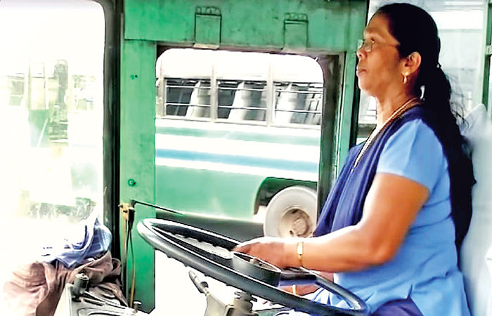 રોડ ટ્રાન્સપોર્ટની પ્રથમ મહિલા ડ્રાઈવર