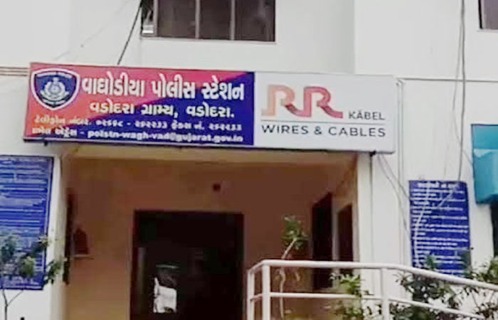 વાઘોડિયામાં મોડી રાત્રે સોની પર હુમલો કરી સોનાના દાગીના અને રોકડની લૂંટ