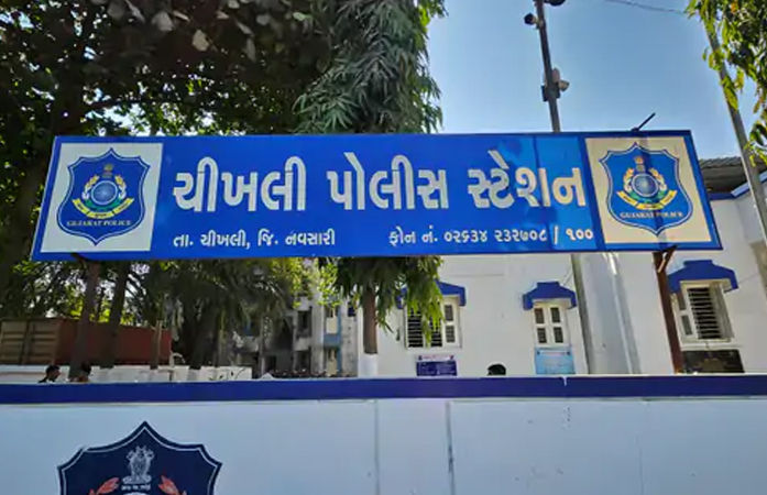 નવસારીમાં માનવતા શર્મસાર... સાવકા પિતાએ બે સગીર દીકરીઓને દુષ્કર્મ આચરી ગર્ભવતી બનાવી