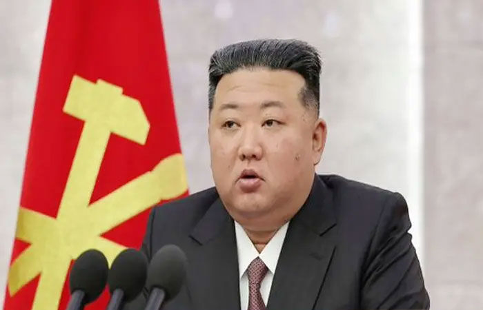 Full stable for shells: Putin gifts purebred horses to Kim Jong Un