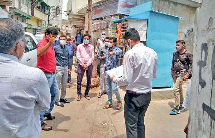 સુરેન્દ્રનગર જિલ્લામાં વાહનચાલકોએ માસ્ક પહેર્યા હોવા છતાં દંડ વસૂલાતો હોવાની રાવ