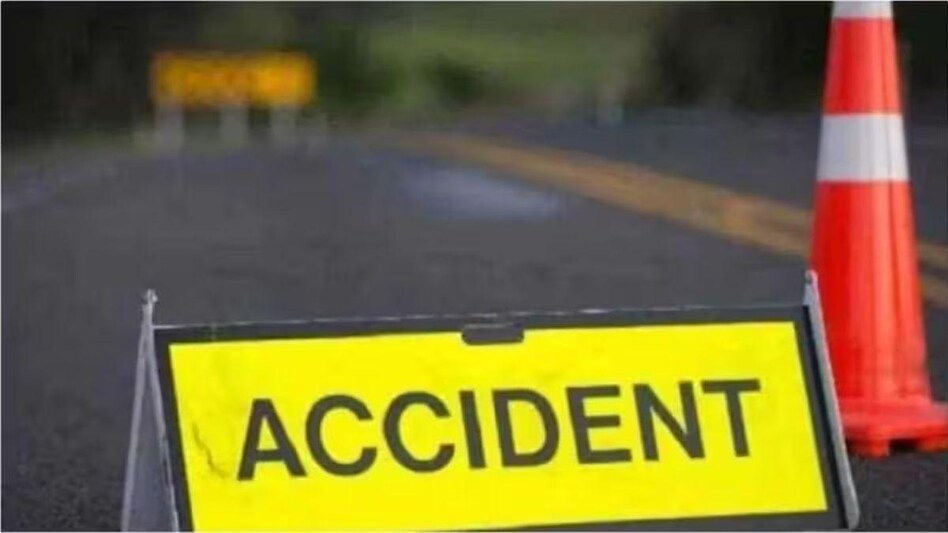 40 injured as bus overturns on Lucknow-Agra Expressway, falls into ditch