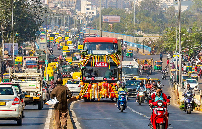 AMTS-BRTS પહેલેથી જ ખોટમાં છે, તો પણ સિંગલ ટિકિટ  સિસ્ટમ માટે રૂ. 470 કરોડનો કોન્ટ્રાક્ટ એક જ પાર્ટીને