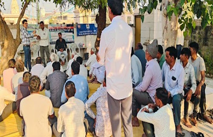 જામનગરના ધ્રોલ વિજ્ઞાન કેન્દ્ર દ્વારા સોયલ ગામે જમીન ચકાસણી ખેડૂતલક્ષી પ્રાયોગિક કાર્યક્રમ યોજાયો