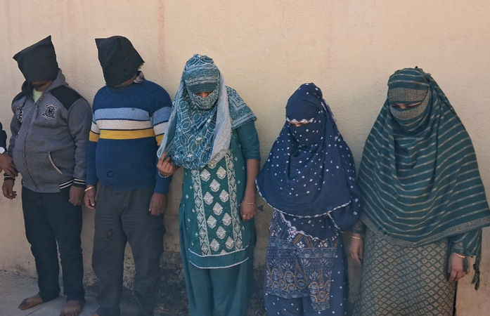 VIDEO: જામનગરમાં ત્રણ મહિલા સહિત 5 બાંગ્લાદેશી ઝડપાયા, પાસપોર્ટ ધારા ભંગ સહિતની કલમ હેઠળ કાર્યવાહી