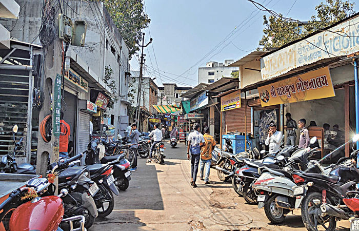 નડિયાદમાં માણેકચોકમાં લારીની જગ્યાએ પાકા બાંધકામ ખડકી દેવાયા