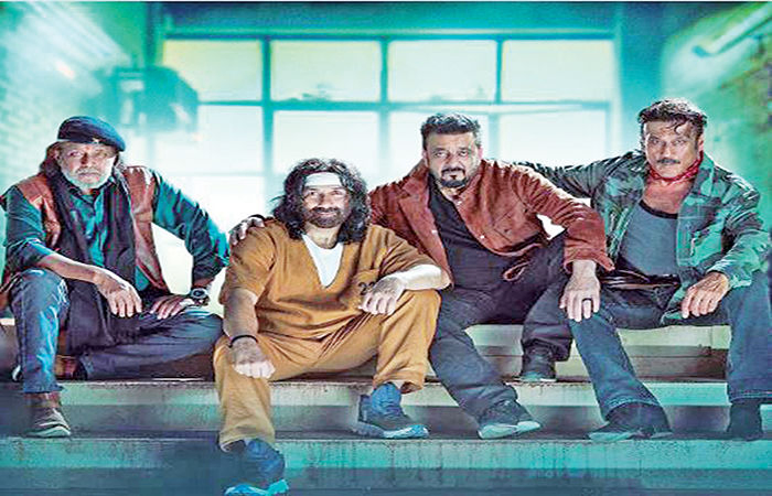 સની દેઓલની બે ફિલ્મો બાપ અને જન્મભૂમિ બંધ પડી ગઈ