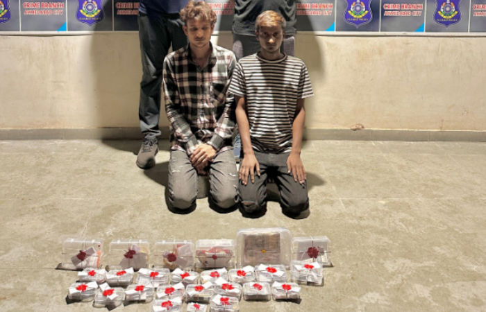 Ahmedabad Crime Branch nabs duo for stealing valuables from sleeping passengers in luxury buses
