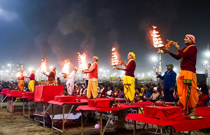 મહાકુંભ બાદ કાશીમાં ભીડ ઉમટતાં ટેન્શન વધ્યું, તંત્રની અપીલ - હાલમાં ગંગા આરતીમાં સામેલ થતા બચો
