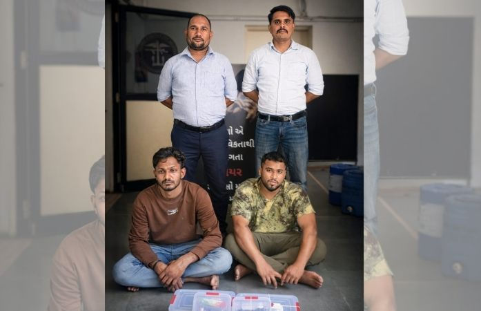 અમદાવાદ: બોપલમાં વકીલ સાહેબ બ્રિજ પાસેથી SOGની ટીમે હાઈબ્રિડ ગાંજો ઝડપ્યો, બેની ધરપકડ અને એક ફરાર