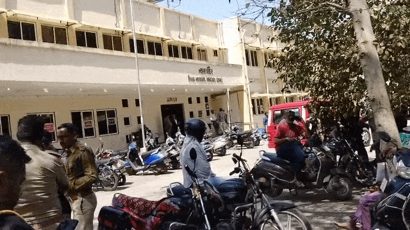 અમદાવાદ: નવરંગપુરામાં ગ્રામ્ય કોર્ટને બોમ્બથી ઉડાવી દેવાની ધમકી, ઈ-મેઇલ મળતાં જ બિલ્ડિંગ ખાલી કરાવાયું