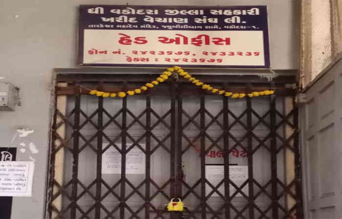 વડોદરા જિલ્લા ખરીદ વેચાણ સંઘની ચૂંટણીમાં ભાજપના અન્ય ઉમેદવારો ફોર્મ ભર્યા : પાછલી તારીખના મેન્ડેટ અંગે ગણગણાટ