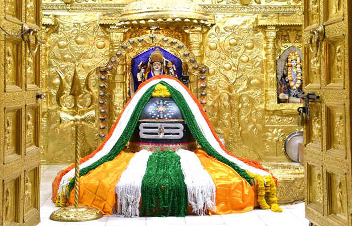 શહિદ જવાનોને શ્રદ્ધાંજલિ આપવા સોમનાથ મંદિરે વિશેષ આરતી
