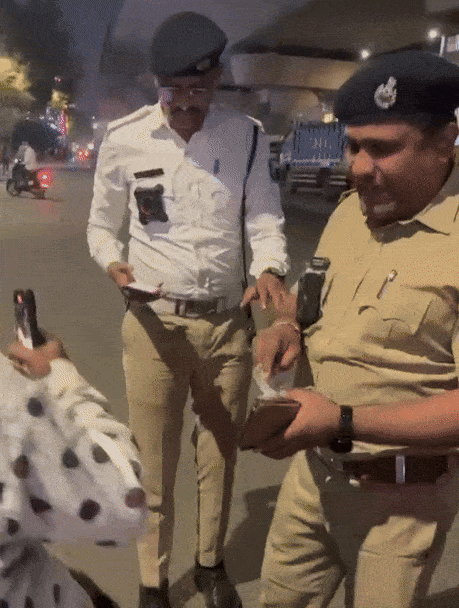 અમદાવાદ: પાલડીમાં રસ્તા વચ્ચે મહિલાને લાફો મારનાર હેડ કોન્સ્ટેબલ સસ્પેન્ડ, વીડિયો વાયરલ થયા બાદ કાર્યવાહી