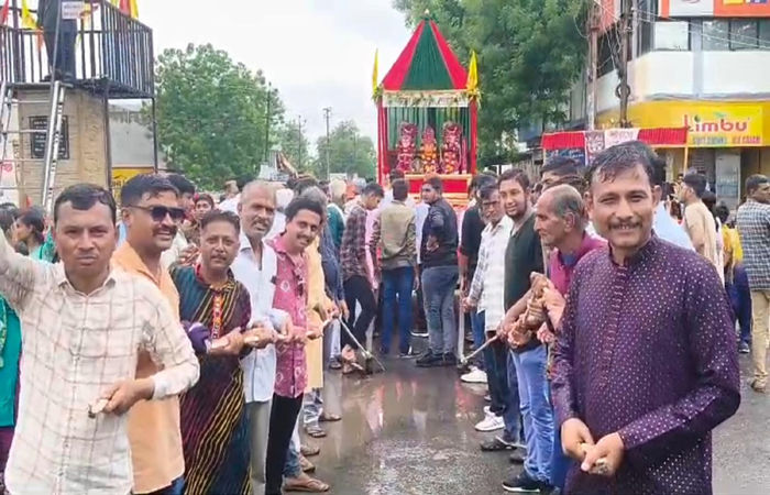 વઢવાણ 80 ફુટ રોડ પર અષાઢી બીજ નિમિત્તે જગન્નાથજીની ભવ્ય યાત્રા કાઢવામાં આવી