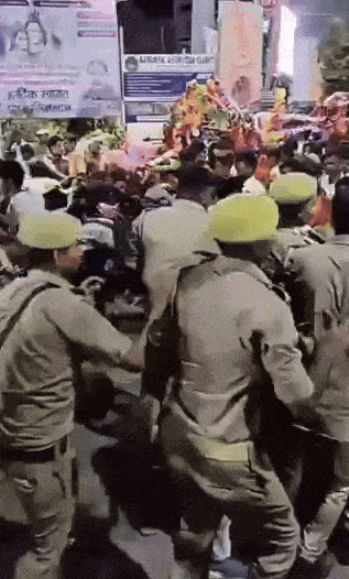 VIDEO : યુપીમાં 'છોટી કાશી' કહેવાતા ગોલા ગોકર્ણનાથ મંદિરમાં પણ નાસભાગ, અનેક લોકો ઘાયલ