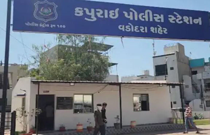 માતા સાથે આડાસંબંધની આશંકાએ પુત્રએ યુવકને માથામાં પથ્થર મારી ગળું દબાવી ઢીમ ઢાળી દીધું