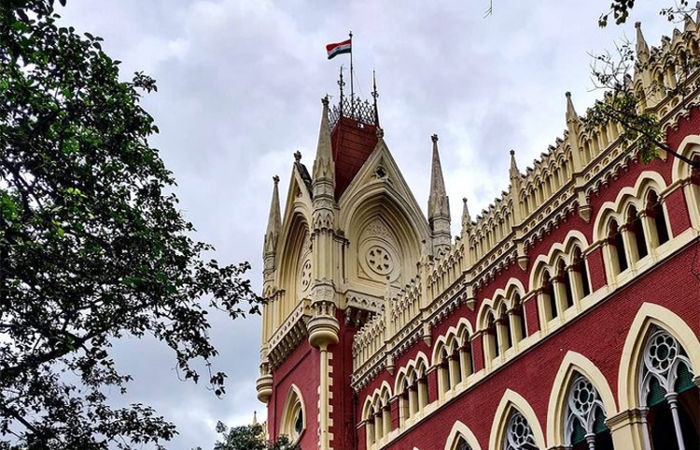 પુત્રીના સર્ટિ.માં પિતાના સ્થાને માતાની અટક લગાવવા હાઇકોર્ટનો આદેશ
