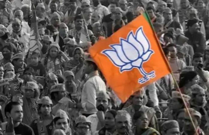 ભાજપની પ્રદેશ સમિતિમાં પાટિલ અને આનંદીબેન જૂથના નેતાઓની બાદબાકીથી વિવાદ