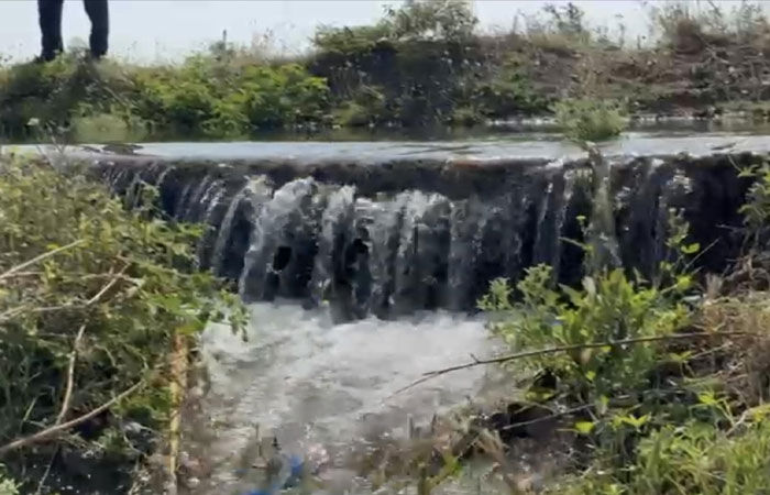 હળવદમાં નર્મદાની કેનાલમાં ગાબડું ઃ હજારો લિટર પાણીનો વેડફાટ