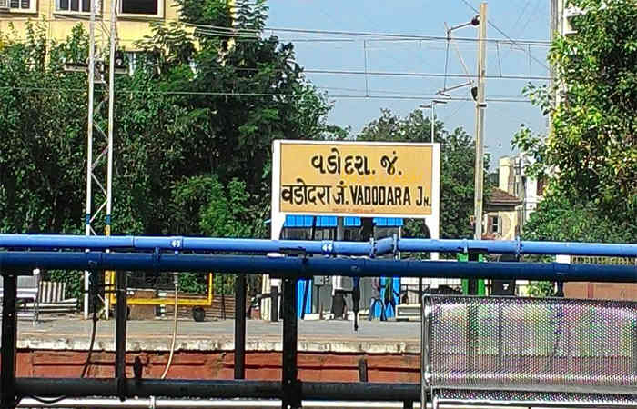 વડોદરા: કોરોનામાં બંધ થયેલી ટ્રેનો પુનઃ શરૂ કરવા માગણી