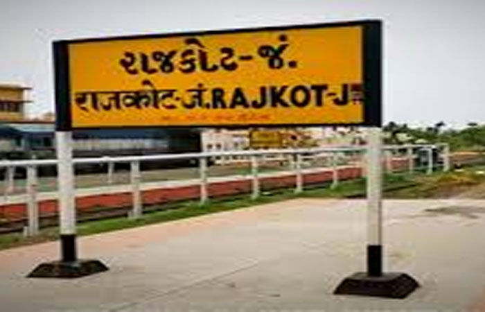 કોઈએ સ્ટોપ વિનાનાં સ્ટેશને ઉતરવા તો કોઈકે વસ્તુ પડી જતાં ટ્રેન થોભાવડાવી!