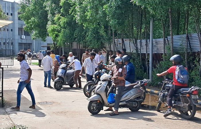 દરજીપુરા આરટીઓ કચેરીમાં વીજ પુરવઠો ખોરવાતા અરજદારોને ધક્કા પડ્યા