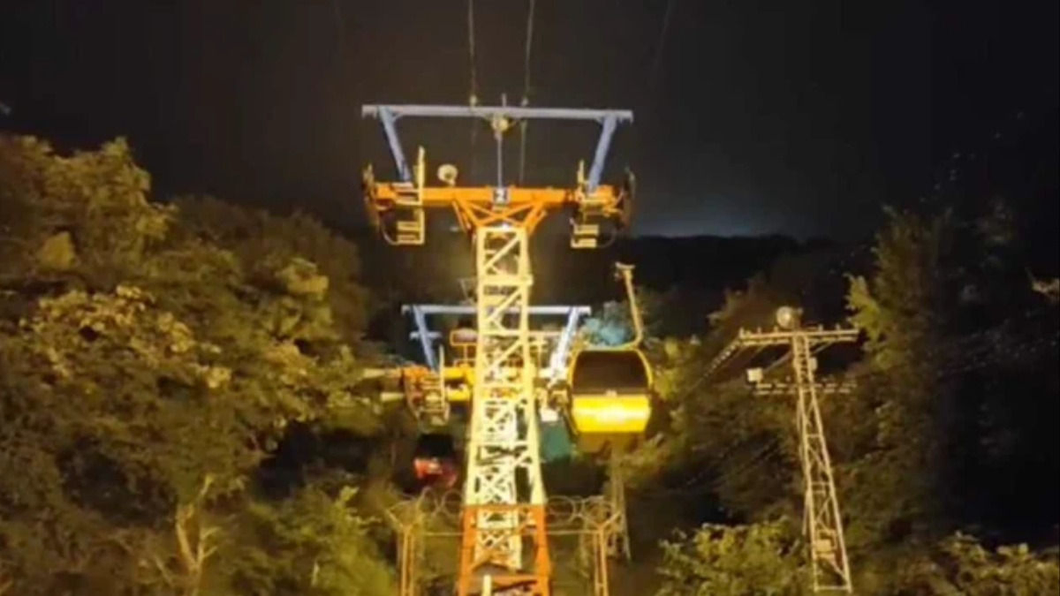 Over 40 passengers trapped on Pavagadh ropeway for 30 minutes