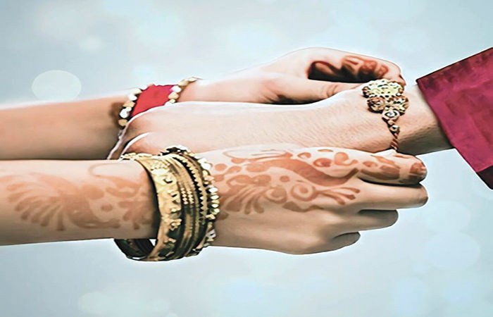 કુંતા અભિમન્યુને બાંધે અમ્મર રાખડી રે,ભાઈ-બહેનના અખૂટ સ્નેહનું પર્વ રક્ષાબંધન