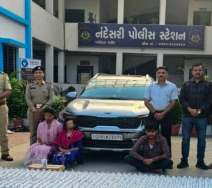 દારૃની હેરાફેરી માટે યુવતીઓનો ઉપયોગ,કારમાંથી 7 લાખના દારૃ સાથે બે યુવતી અને યુવક પકડાયા