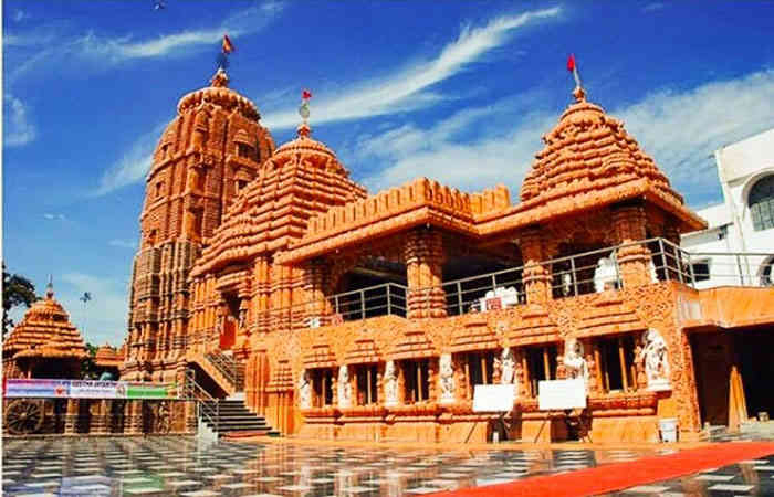 જિલ્લામાં અઢી મહિના પછી મંદિરો, ધાર્મિક સ્થળો ખૂલતા ભક્તોમાં આનંદ