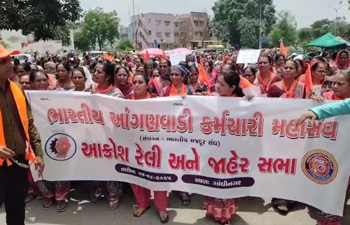 ગાંધીનગરમાં આંગણવાડી કાર્યકરોની પડતર માંગણી સાથે રેલી : પોલીસ બંદોબસ્ત ગોઠવાયો