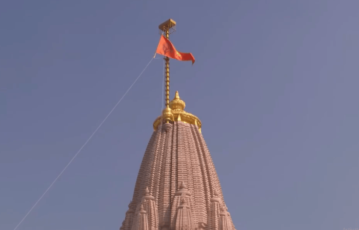 અયોધ્યામાં સદીઓ બાદ રામમંદિર પર લહેરાઈ ધ્વજા, વિશ્વભરના રામભક્તો ભાવુક
