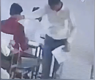 VIDEO: 'સર, મેં ચોરી નથી કરી', પરીક્ષા દરમિયાન IAS ઓફિસરે વિદ્યાર્થીને એક બાદ એક લાફા ઝીંક્યા