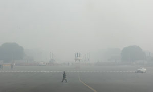 Delhi to receive light rain, Kashmir receives fresh snowfall