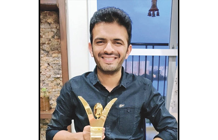 તમારા ભરોસે બેઠી છે કિસ્મત!                                     .