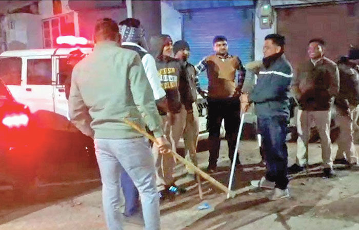દહેગામમાં બે કોમના જૂથો વચ્ચે પથ્થરમારો : છ ઘાયલઃસ્થિતિ તંગ