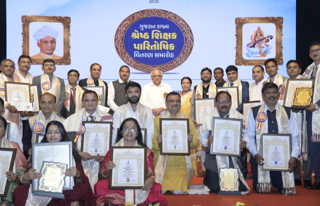 ગુજરાતના શ્રેષ્ઠ શિક્ષકોને રાજ્ય સરકારની ભેટ, એવોર્ડ વિજેતા શિક્ષકોને ST બસમાં આજીવન નિઃશુલ્ક મુસાફરીનો લાભ મળશે